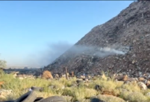 Continúan labores para extinguir incendio en barranco detrás de Pemex en Ciudad Juárez
