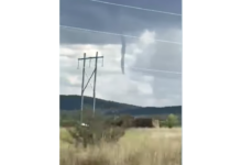 Captan impresionante nube embudo sobre carreteras de La Junta, Chihuahua