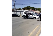 Camioneta cae en hundimiento de dos metros y provoca caos vial en transitado cruce