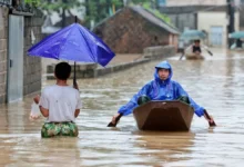 Calles y viviendas inundadas por las fuertes lluvias en el norte de Vietnam