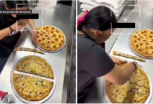 Empleada retira una parte de la pizza antes de entregarla y el video se vuelve viral