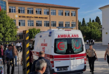 Adolescente hiere a 11 estudiantes frente a secundaria en Turquía