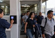Trabajadores durante una jornada laboral en México ante la reducción gradual a 40 horas semanales